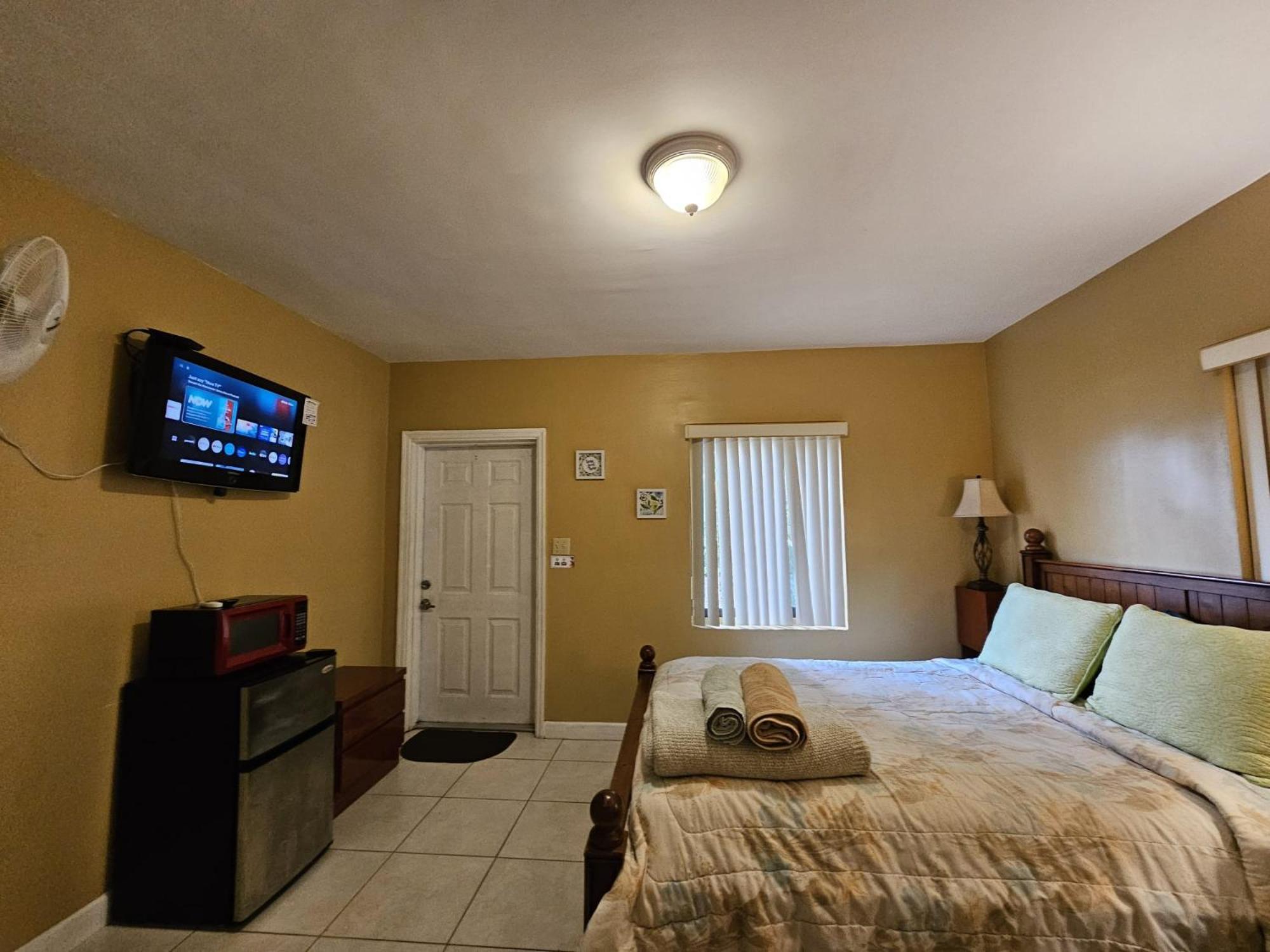 Royal Poinciana Inn Miami Springs Exterior foto